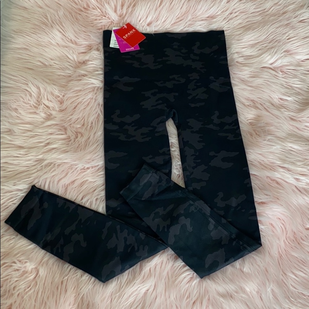 SPANX Look At Me Now Leggings